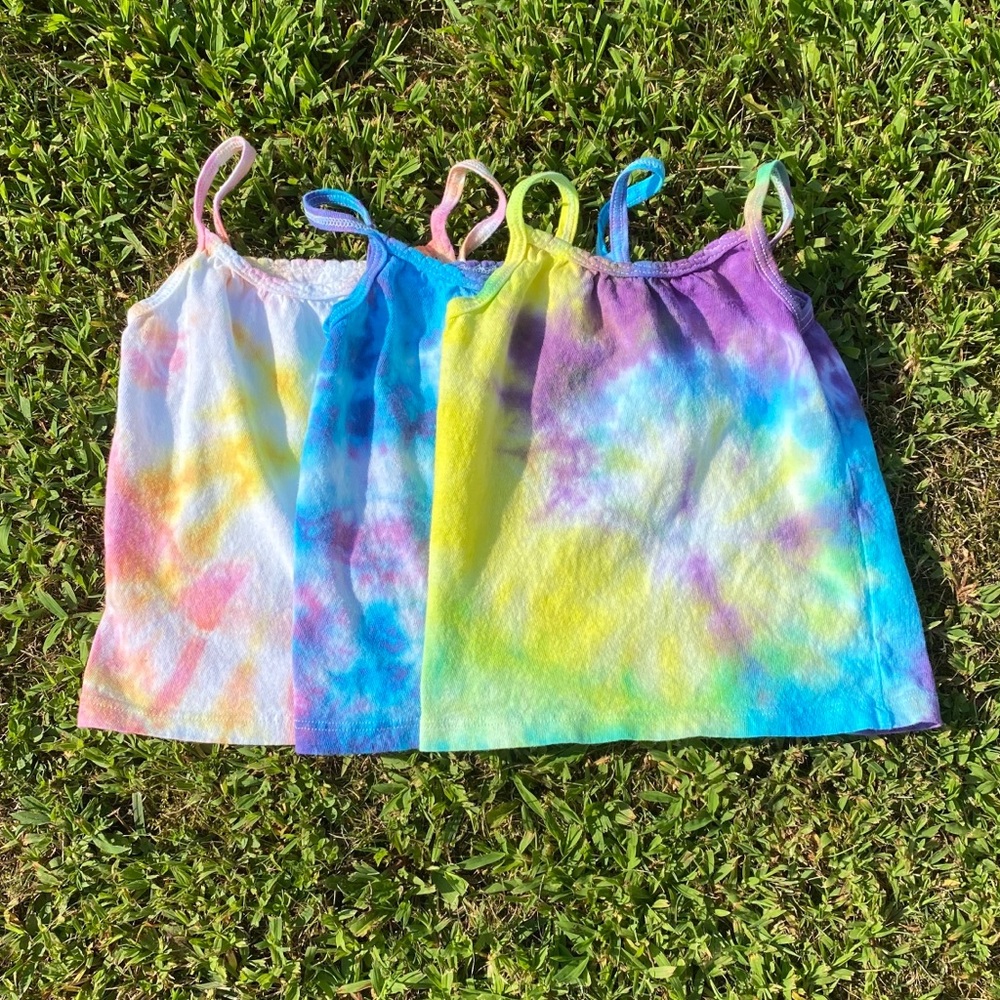 🌸☀️•3 pack summer days cami tie dye tanks!•☀️🌸